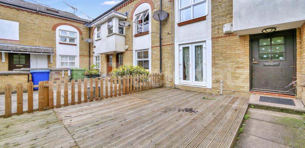 			UNDER OFFER , 1 Bedroom, 1 bath, 1 reception Apartment			 Longfellow Way, London Bridge / Bermondsey